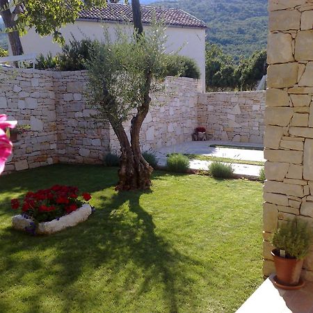 Apartments Villa Ina Brseč エクステリア 写真