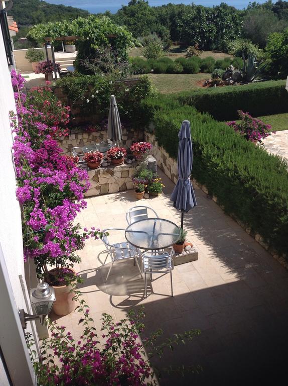 Apartments Villa Ina Brseč エクステリア 写真