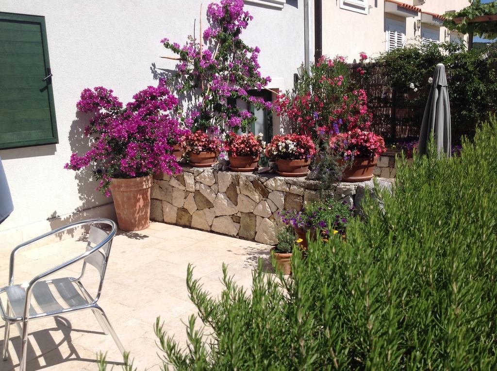 Apartments Villa Ina Brseč エクステリア 写真