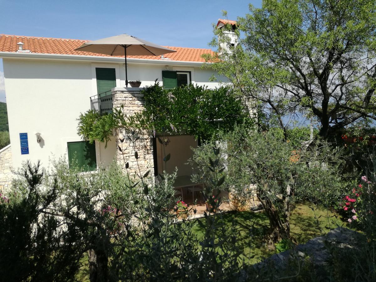 Apartments Villa Ina Brseč エクステリア 写真